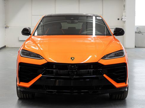 Used 2025 Lamborghini Urus SE image 2