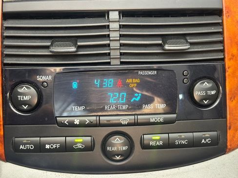 Used 2010 Toyota Sienna XLE image 22