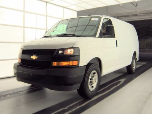 Used 2021 Chevrolet Express 2500 RWD image 3
