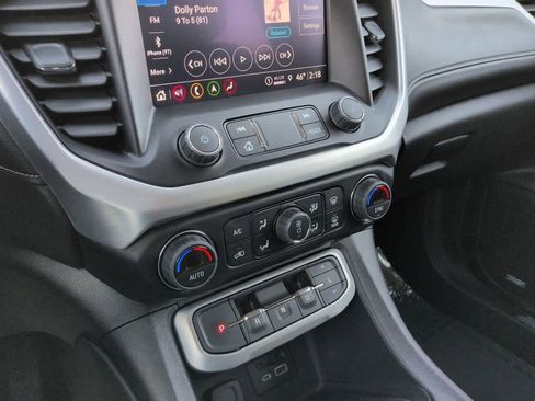 Used 2023 GMC Acadia SLT image 28