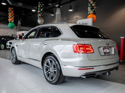 Used 2018 Bentley Bentayga image 7