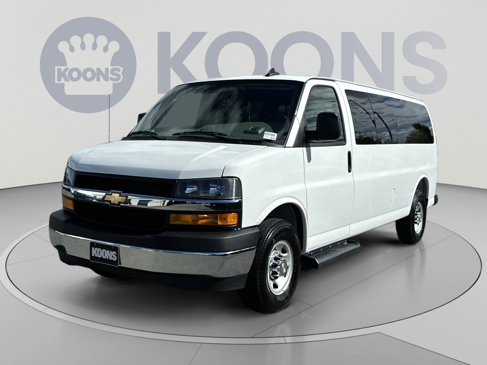 Used 2025 Chevrolet Express 3500 LT w/ LT Preferred Equipment Group RWD image 5