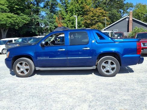 Used 2013 Chevrolet Avalanche LTZ image 8