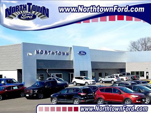 Used 2017 Ford Escape Titanium image 3