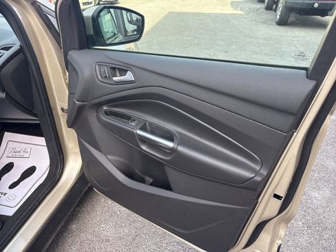 Used 2017 Ford Escape SE w/ SE Cold Weather Package image 16