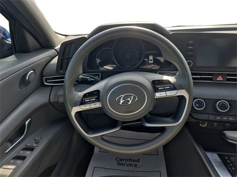 Used 2023 Hyundai Elantra SE image 12