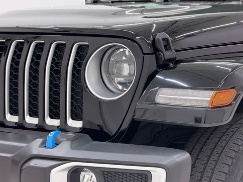 Used 2023 Jeep Wrangler Unlimited Sahara w/ Cold Weather Group AWD/4WD image 12