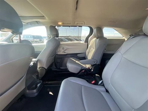 Used 2024 Toyota Sienna XLE image 13