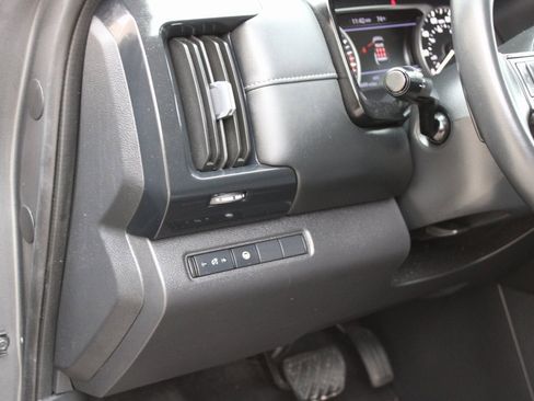 Used 2024 Nissan Pathfinder SV image 24