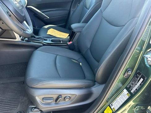 Used 2025 Toyota Corolla Cross XLE w/ Convenience Package FWD image 15