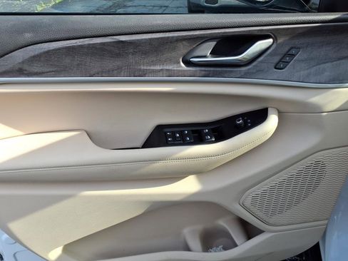 Certified 2024 Jeep Grand Cherokee Limited image 6