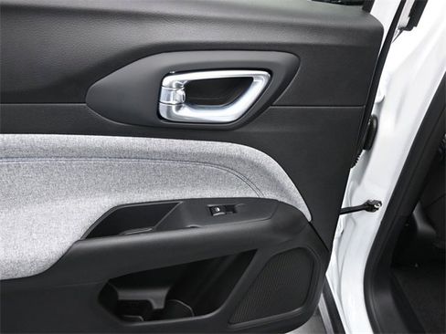 Used 2025 Jeep Compass Sport image 21