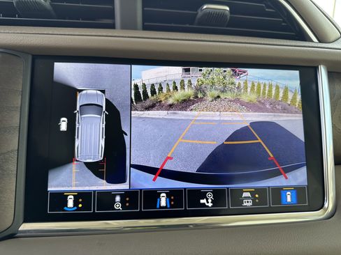 Used 2021 GMC Yukon XL Denali w/ Denali Premium Package image 26