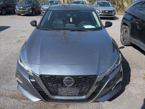 Used 2020 Nissan Altima 2.5 SR w/ Premium Package image 2