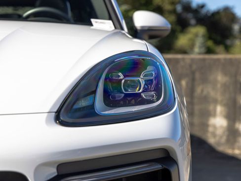 Certified 2021 Porsche Cayenne AWD/4WD image 17