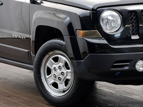 Used 2017 Jeep Patriot Sport FWD image 3