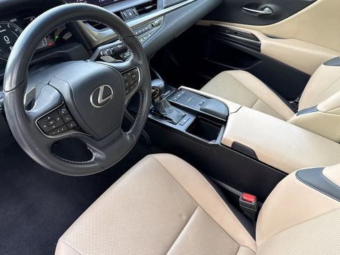 Used 2019 Lexus ES 350 w/ Premium Package image 4