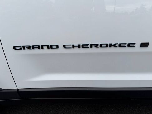 Used 2022 Jeep Grand Cherokee Trailhawk AWD/4WD image 35