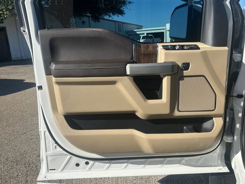 Used 2020 Ford F150 Lariat image 28