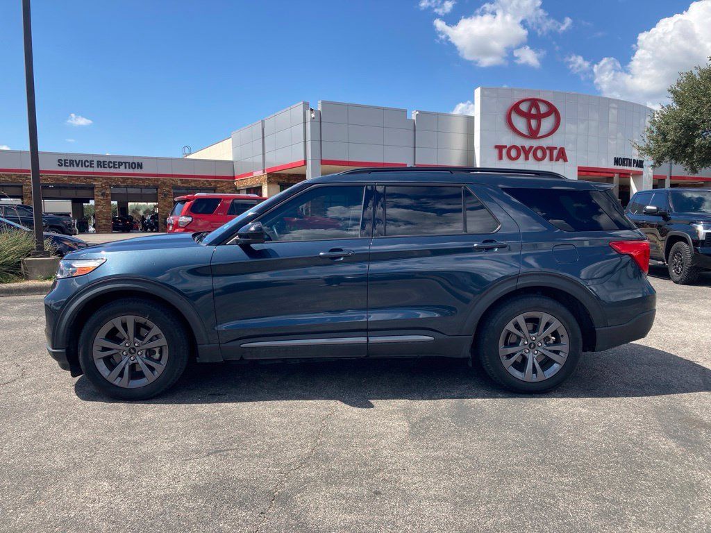 Used 2022 Ford Explorer XLT w/ Equipment Group 202A RWD image 8