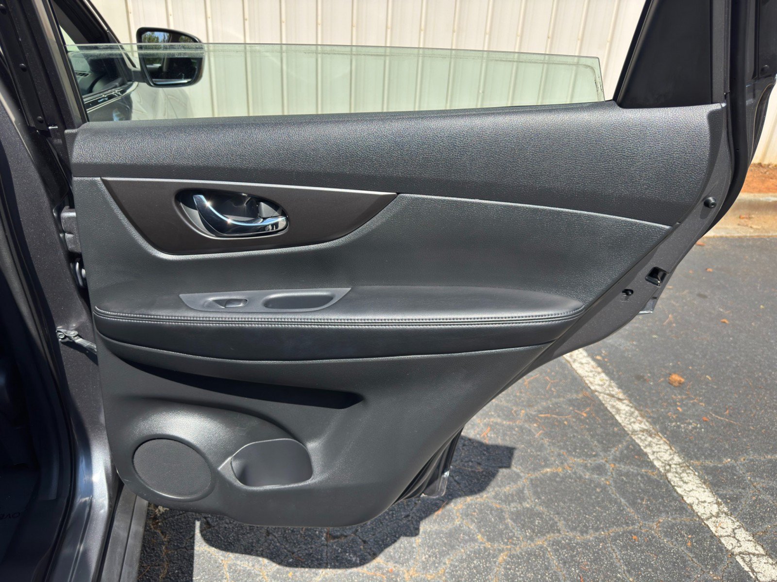 Used 2015 Nissan Rogue S AWD/4WD image 38