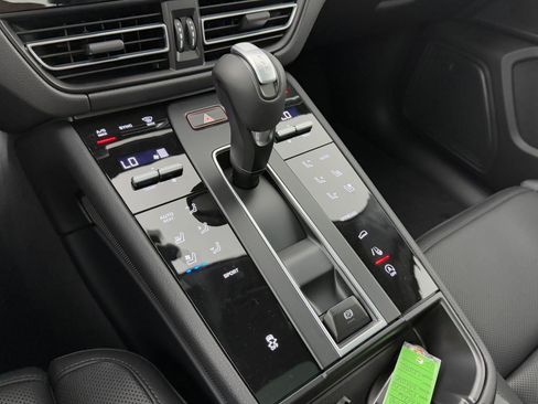 Certified 2026 Porsche Macan AWD/4WD image 23