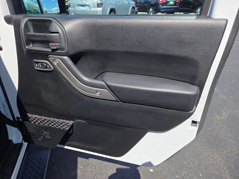 Used 2018 Jeep Wrangler Unlimited Sport S AWD/4WD image 11