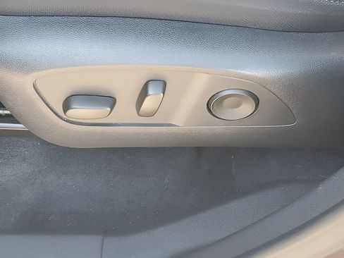 Used 2025 GMC Acadia Elevation image 29