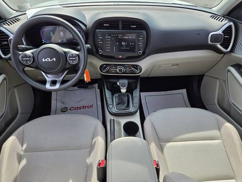 Used 2025 Kia Soul LX w/ LX Technology Package FWD image 15