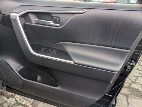 Used 2025 Toyota RAV4 XLE Premium image 39