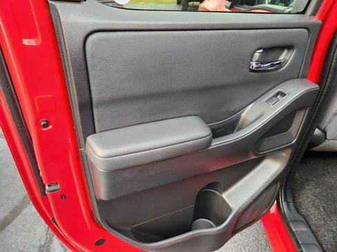 Used 2024 Nissan Frontier SV image 35