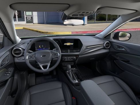 Used 2026 Chevrolet Trax ACTIV w/ Sunroof Package FWD image 15