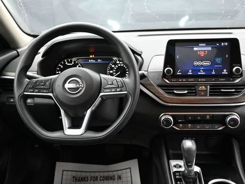 Used 2024 Nissan Altima 2.5 SV FWD image 10