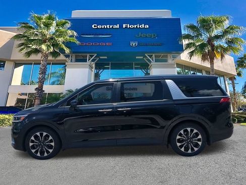 Used 2024 Kia Carnival EX FWD image 8