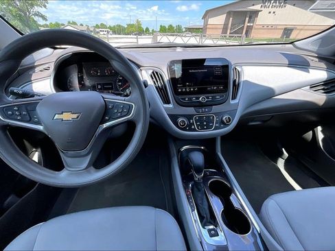 Used 2025 Chevrolet Malibu LT FWD image 13