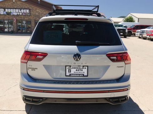 Used 2022 Volkswagen Tiguan SE R-Line AWD/4WD image 4