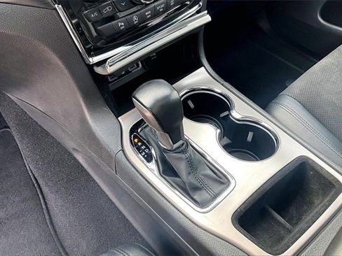 Used 2021 Jeep Grand Cherokee Laredo X image 11