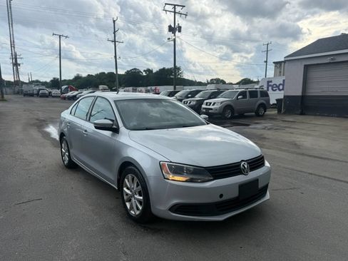 Used 2011 Volkswagen Jetta SE FWD image 7