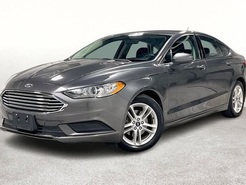 Used 2018 Ford Fusion SE w/ Fusion SE Technology Package image 14