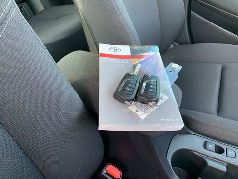 Used 2024 Toyota Corolla LE image 33