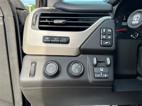 Used 2015 GMC Yukon XL Denali w/ Touring Package AWD/4WD image 19