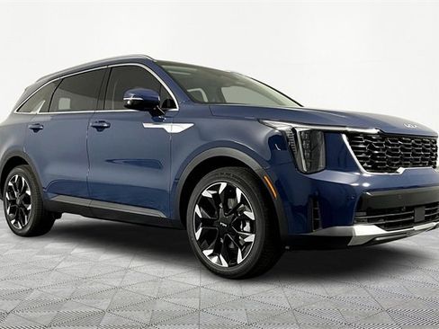 Certified 2025 Kia Sorento EX w/ Panoramic Sunroof Package image 2