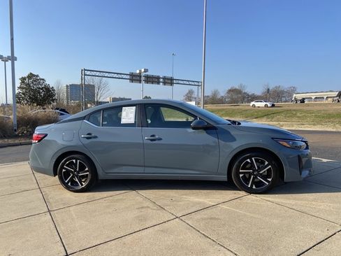 Used 2024 Nissan Sentra SV image 12