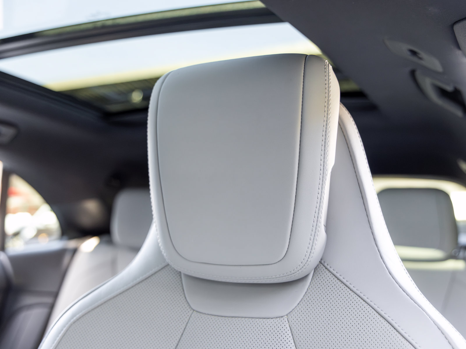 Certified 2025 Porsche Macan Electric RWD image 31