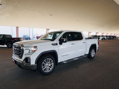 Used 2021 GMC Sierra 1500 SLT image 2