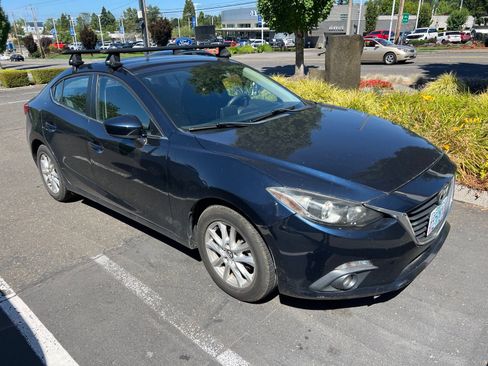Used 2015 MAZDA MAZDA3 i Touring w/ Technology Package FWD image 3