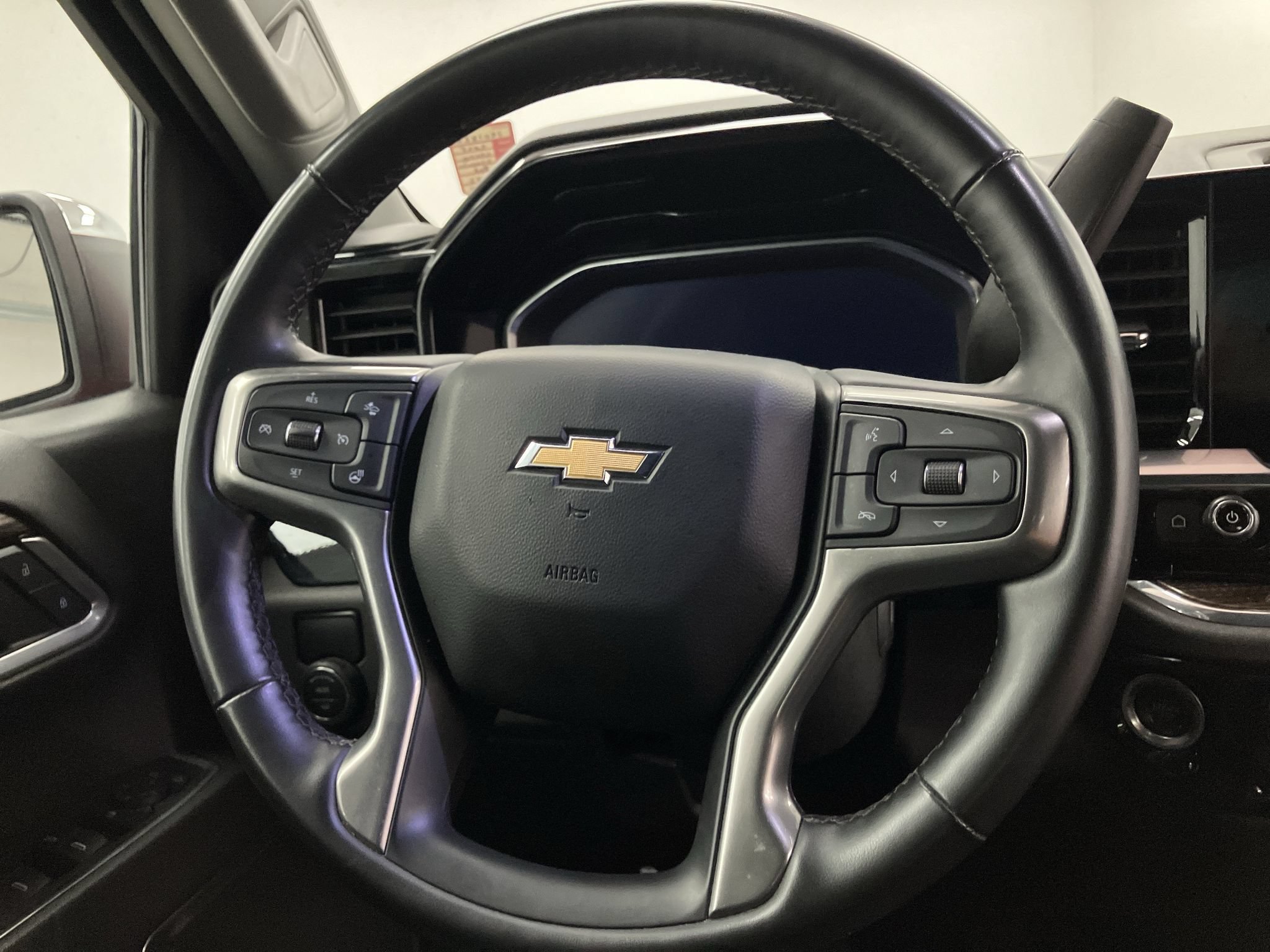 Used 2025 Chevrolet Silverado 1500 LT RWD image 12
