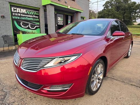 Used 2016 Lincoln MKZ image 2