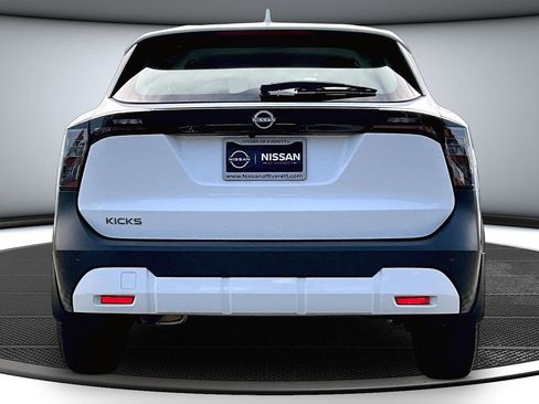 Used 2025 Nissan Kicks S image 5