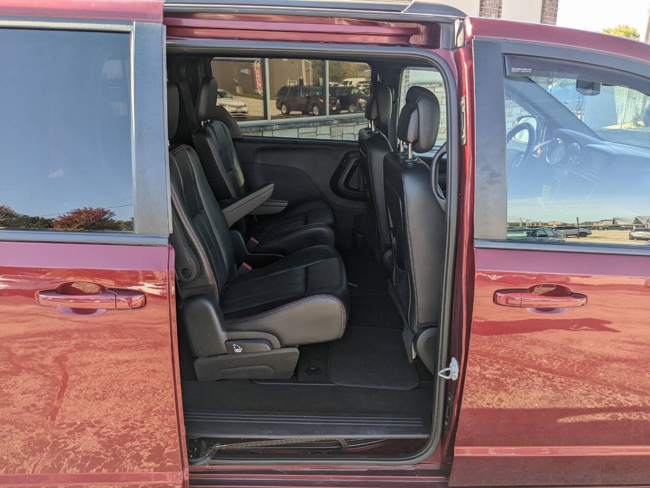 Used 2018 Dodge Grand Caravan GT FWD image 14